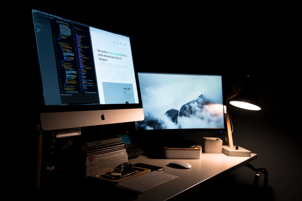 IT-team overlegt over NIS2-compliance en wat de Cyberbeveiligingswet betekent voor hun marktpositie